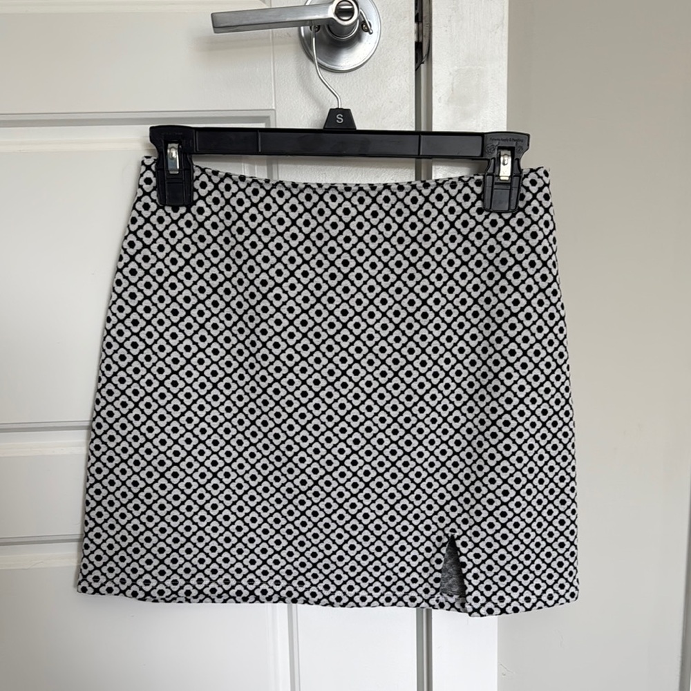 Hollister Black and White A-Line Mini Skirt